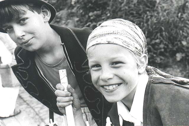 {short description of image}